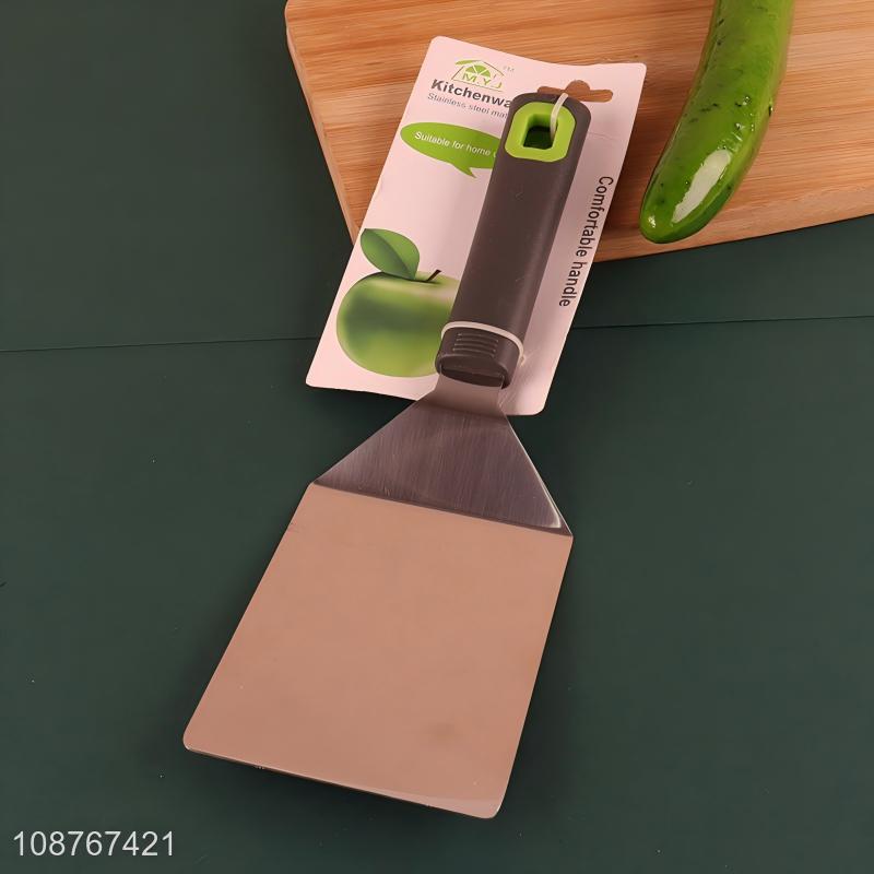 Spatulë për gatim në kuzhinë