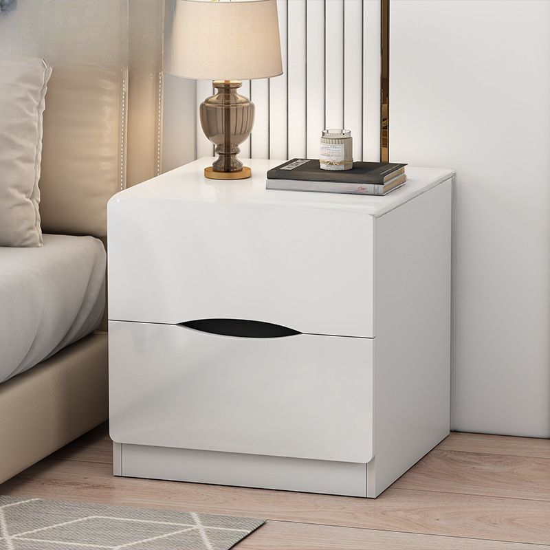 Komodinë me dy ndarje