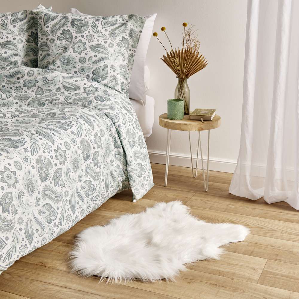 Faux fur rug in animal skin shape 50x70cm - 3 models