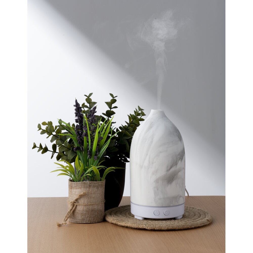 DIFUZER ME BATERI PER AROMA NGA PLASTIKA