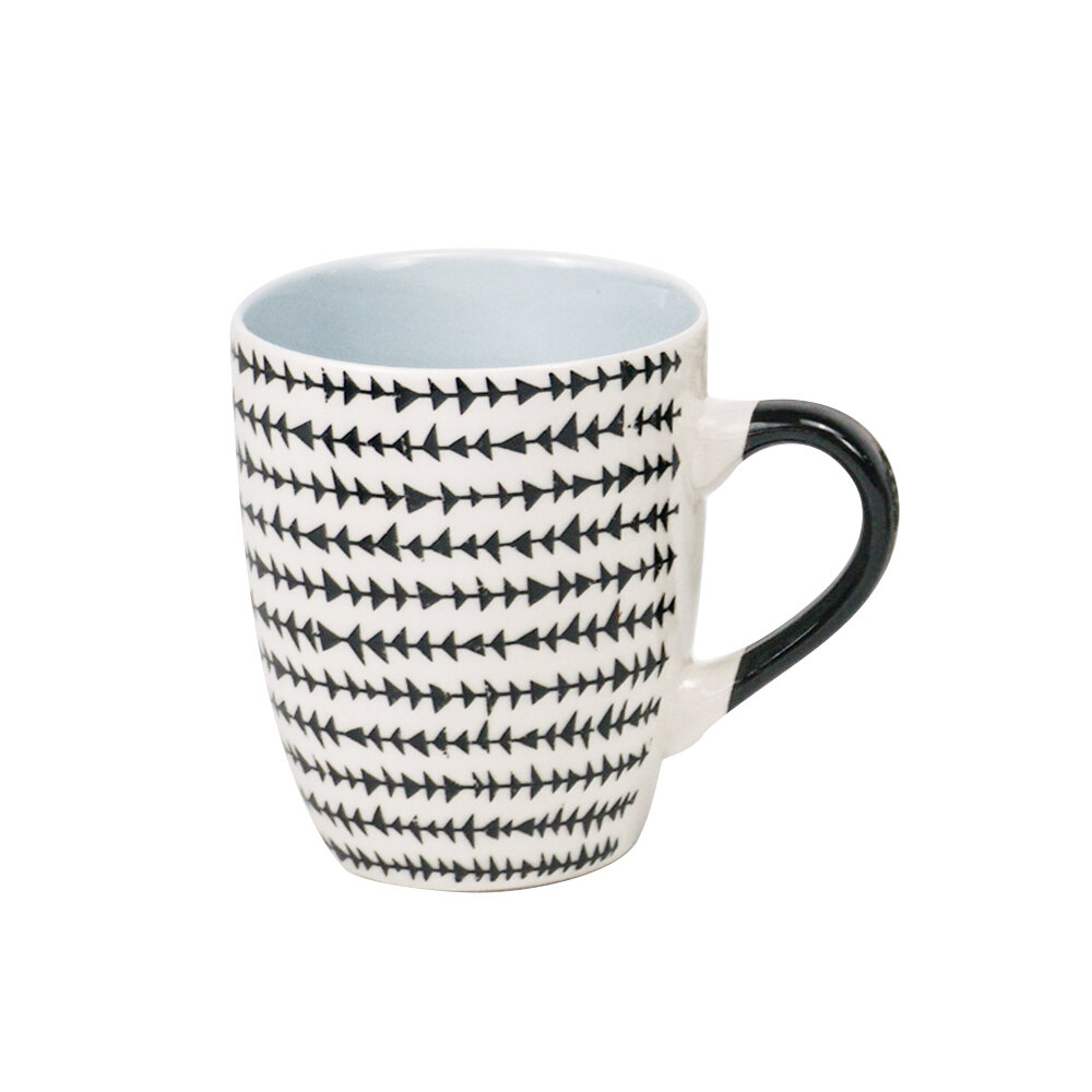 Porcelain mug with black and white graphic pattern 33 cl